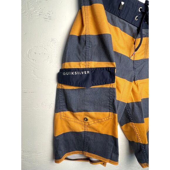 Quiksilver Swim Trunks Men’s Size 29 Yellow Navy Stripe Board Shorts Surfwear - Picture 7 of 12